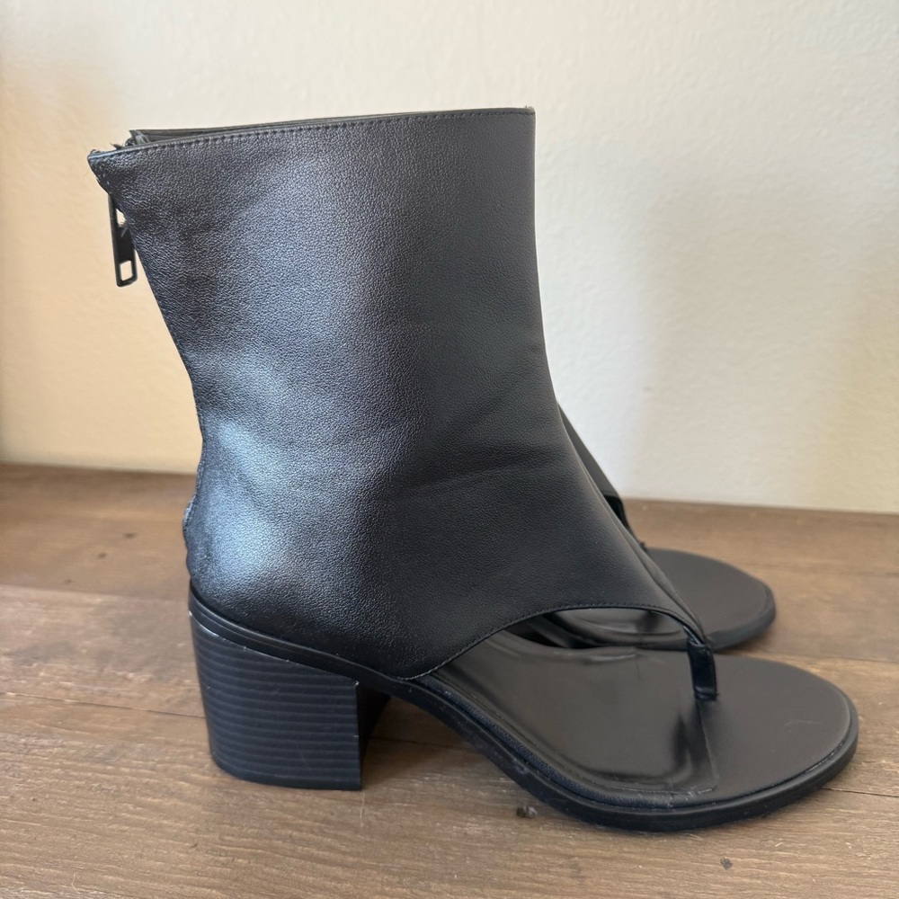 AZALEA WANG GRAYSON CHUNKY HEEL THONG SANDAL IN BLACK SIZE 9 - Picture 4 of 14